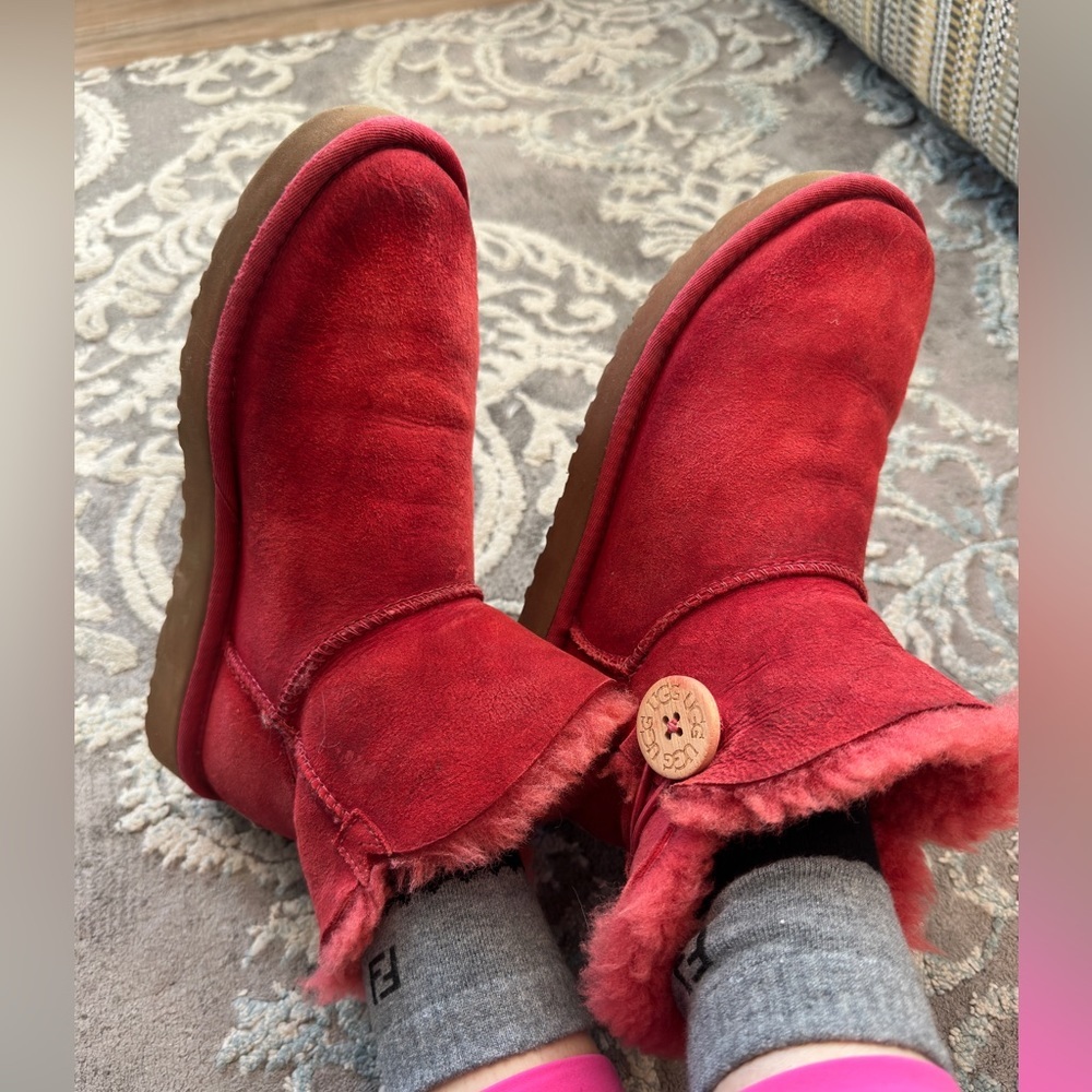 Pink Uggs​ - Picture 3 of 6